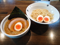 つけめん(赤)＋トッピング味玉子